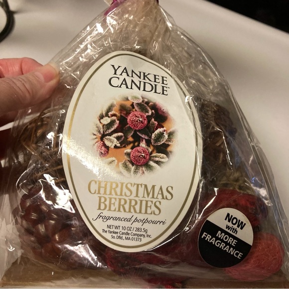 Yankee Candle Christmas Berries Potpourri 10 Oz New Old Stock - Picture 9 of 14